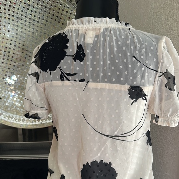 NWOT! Monteau Los Angeles Cream and Black Floral Blouse - Picture 3 of 5